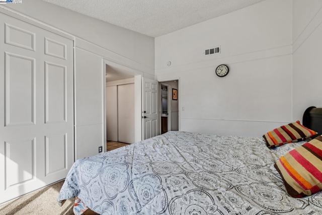 106 Fieldstone Way, Vallejo CA: https://media.crmls.org/mediaz/8a2a18f3-cb81-45f3-9895-fdb22171a002.jpg