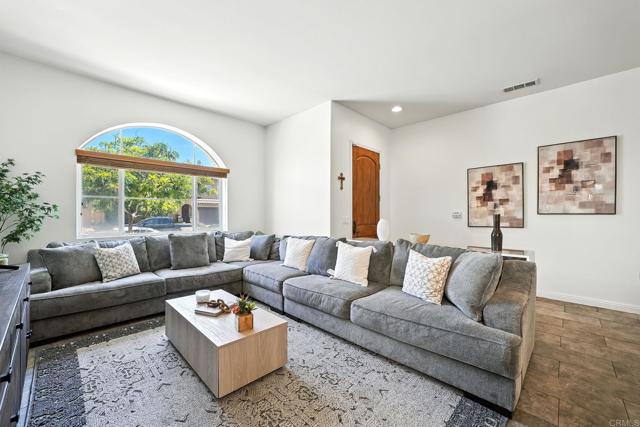 1682 May Ave, Chula Vista CA: https://media.crmls.org/mediaz/8a2a1980-470b-4777-a92e-d9ad5c98bf00.jpg