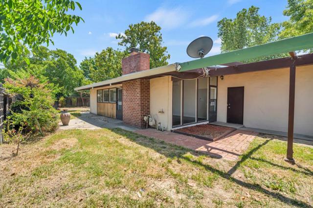 801 Douglas Street, West Sacramento CA: https://media.crmls.org/mediaz/8a2a83f1-5c0d-4548-9770-0942e33030d4.jpg