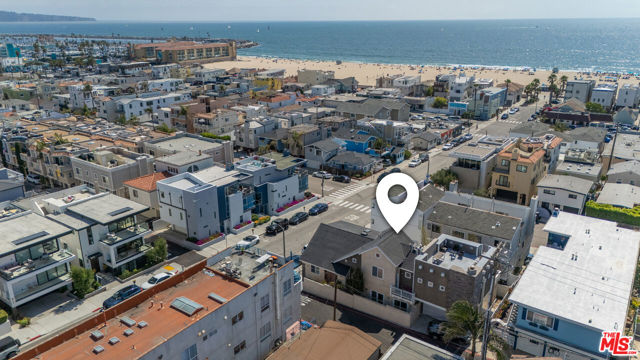 219 2nd Street, Hermosa Beach CA: https://media.crmls.org/mediaz/8a2b0595-0a21-42db-a42f-236d2dce67ab.jpg
