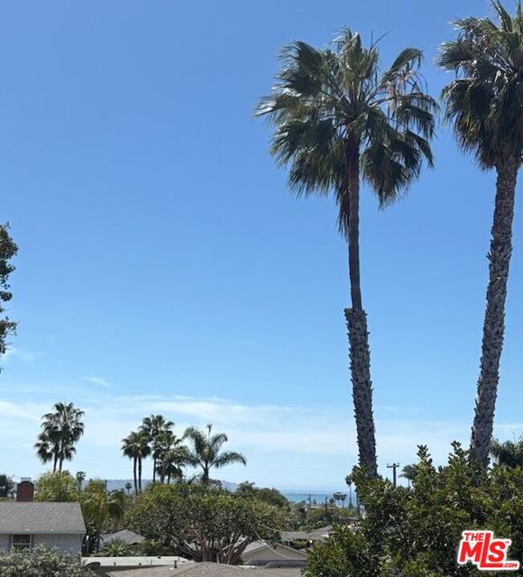 1148 Turquoise Street, San Diego CA: https://media.crmls.org/mediaz/8a2b281d-c067-4f04-88ec-2def2e1dce0f.jpg