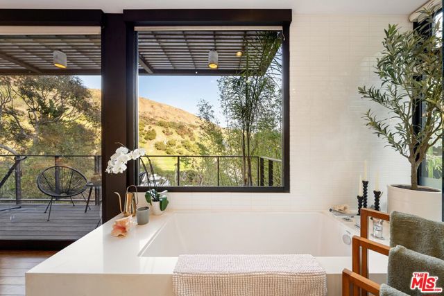 2020 Wattles Drive, Los Angeles CA: https://media.crmls.org/mediaz/8a2b5d2d-ff8b-4b61-9c64-d771ae450c44.jpg