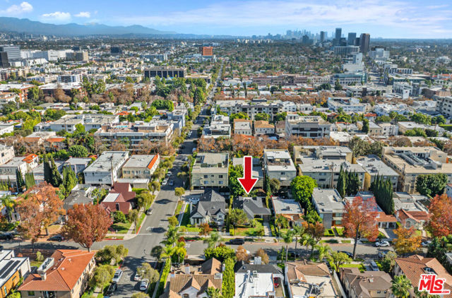 168 N Wetherly Drive, Beverly Hills CA: https://media.crmls.org/mediaz/8a2b7335-3117-4fba-a8a6-875a6bc1873c.jpg