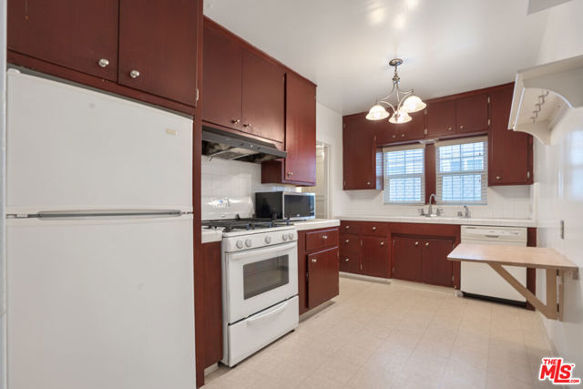 500 North Windsor Boulevard photo 7