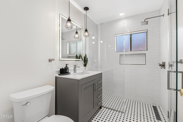 Detail Gallery Image 24 of 37 For 15233 Camarillo St, Sherman Oaks,  CA 91403 - 5 Beds | 4 Baths