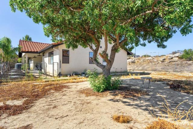 1815 Marc Trail, Campo CA: https://media.crmls.org/mediaz/8a2c485a-8ed0-409c-acb4-a5c65a7a4bf9.jpg