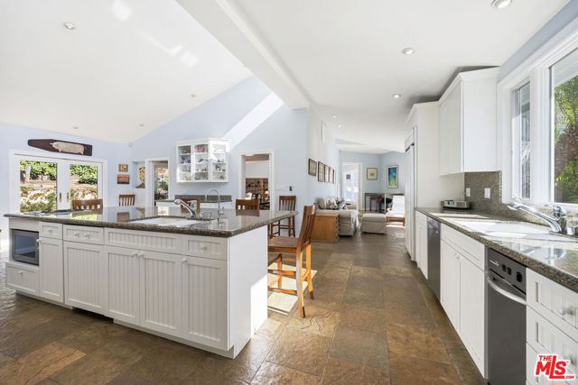 Drew Fenton | 11215 W Sunset Boulevard Los Angeles CA | MLS: 7520415 Drew Fenton | 11215 W Sunset Boulevard Los Angeles CA | MLS: 7520415