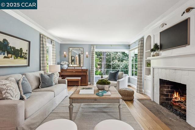 72 Davis Rd, Orinda CA: https://media.crmls.org/mediaz/8a2c66db-28d2-4e3d-86b7-b489ce12e492.jpg