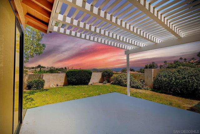 13356 Corte De Comares, San Diego CA: https://media.crmls.org/mediaz/8a2c9187-f742-4257-a133-5cb58b195b5e.jpg
