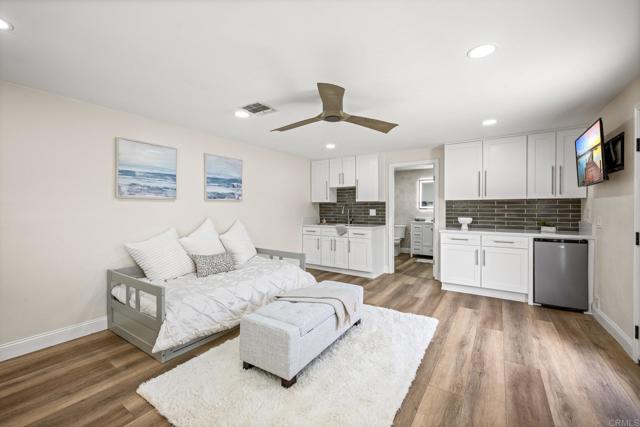Detail Gallery Image 23 of 28 For 325 Santa Helena Dr, Solana Beach,  CA 92075 - 6 Beds | 4 Baths