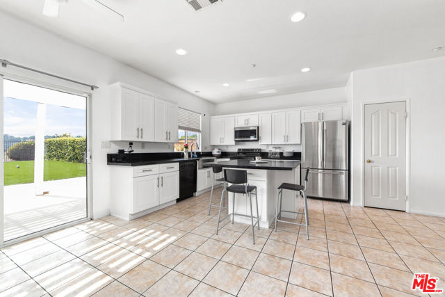 13041 Mesa Verde Way, Sylmar CA: https://media.crmls.org/mediaz/8a2d0ef1-e719-4ef8-9e6d-70661a100a12.jpg