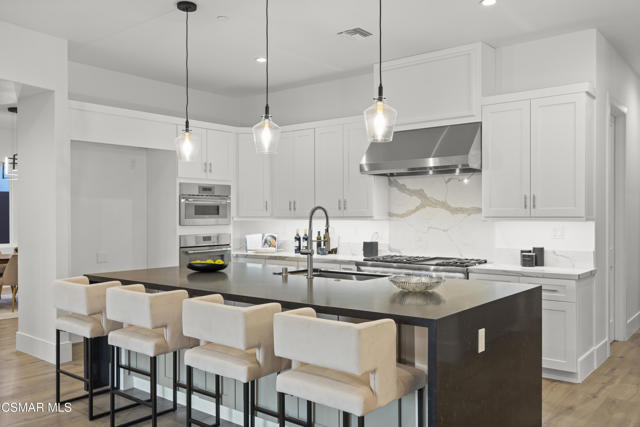339 Toyon Court, Thousand Oaks CA: https://media.crmls.org/mediaz/8a2d0f1a-b108-41f6-bed2-3d5d37ed53c7.jpg