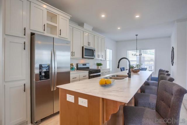 7025 San Bartolo St, Carlsbad CA: https://media.crmls.org/mediaz/8a2d8f85-afc6-4662-b8a9-db7fd5c5f4db.jpg