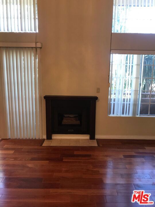 1652 COLBY Avenue, Los Angeles CA: https://media.crmls.org/mediaz/8a2e2be3-f8c8-4dc4-8849-52d4b49c3fea.jpg