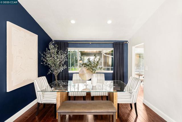 1925 Burnside Ct, Concord CA: https://media.crmls.org/mediaz/8a2e7fdf-5520-4362-8795-4178b4c8c0f0.jpg