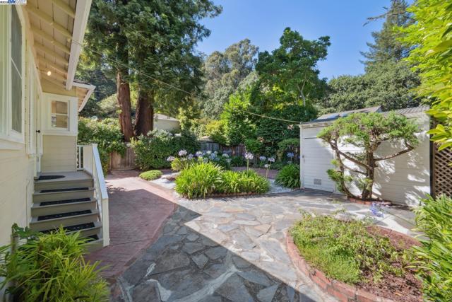 1658 Gouldin Rd, Oakland CA: https://media.crmls.org/mediaz/8a2eca7d-63ab-47c2-8677-919278aa469f.jpg