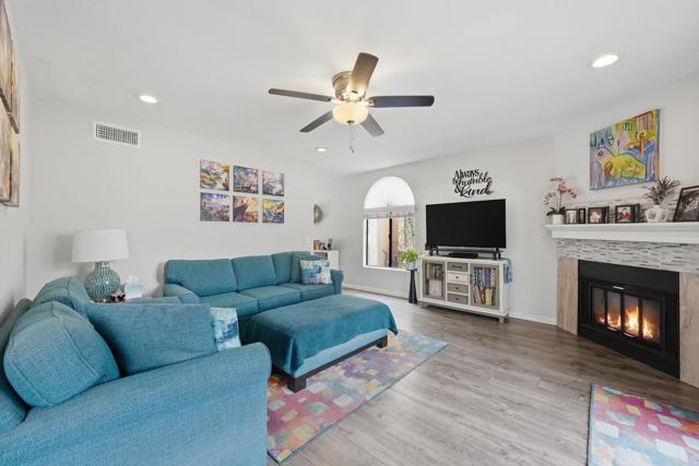 Detail Gallery Image 12 of 43 For 10794 Jeanne #UNIT F,  Santee,  CA 92071 - 2 Beds | 2/1 Baths