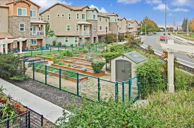 638 Willow Bend Court, San Jose CA: https://media.crmls.org/mediaz/8a2f4753-4158-4fc5-9e0f-2d0c7bf9b854.jpg