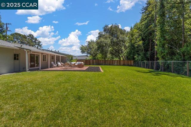 180 Ivy Drive, Orinda CA: https://media.crmls.org/mediaz/8a2f557c-8655-4dfa-a0aa-fc39fb64a1d9.jpg