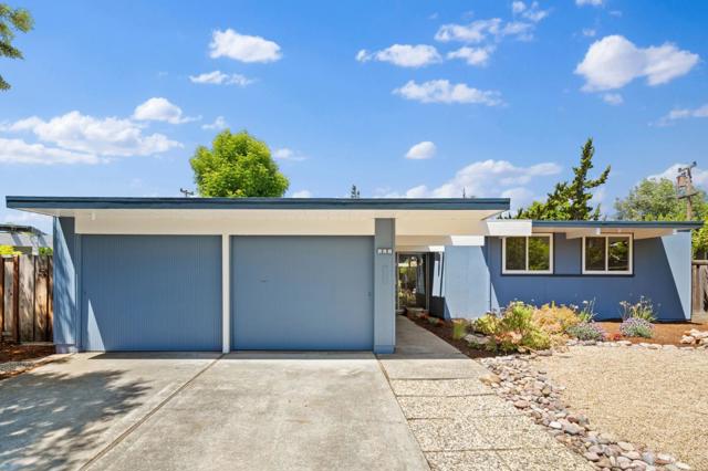 858 Cornwall Court, Sunnyvale CA: https://media.crmls.org/mediaz/8a2ffbfb-c22c-4abf-be0f-e36e99a7fbe5.jpg