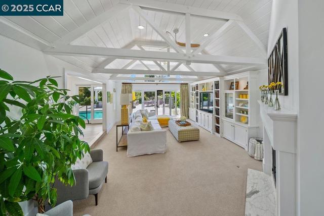 33 Los Arabis Circle, Lafayette CA: https://media.crmls.org/mediaz/8a30281d-b87c-4065-aeb4-17d4097ec1a8.jpg
