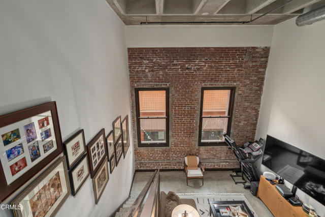 35 N Raymond Avenue, Pasadena CA: https://media.crmls.org/mediaz/8a308cb8-8bea-4bca-86ec-84f29079bafd.jpg