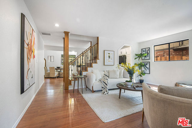 12558 El Merrie Del Drive, Sylmar CA: https://media.crmls.org/mediaz/8a30a5da-7644-4e78-8638-76c61585ad89.jpg