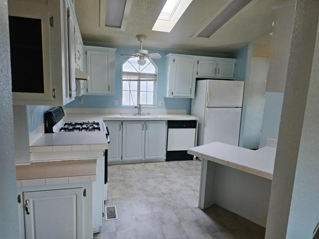 170 Sunset Circle, Vacaville CA: https://media.crmls.org/mediaz/8a30b519-f979-4f45-aef1-07449c22860a.jpg