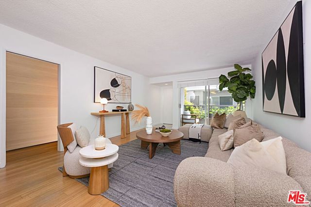 832 Euclid Street, Santa Monica CA: https://media.crmls.org/mediaz/8a3122dc-8a8a-44db-8562-eac22983eeb0.jpg