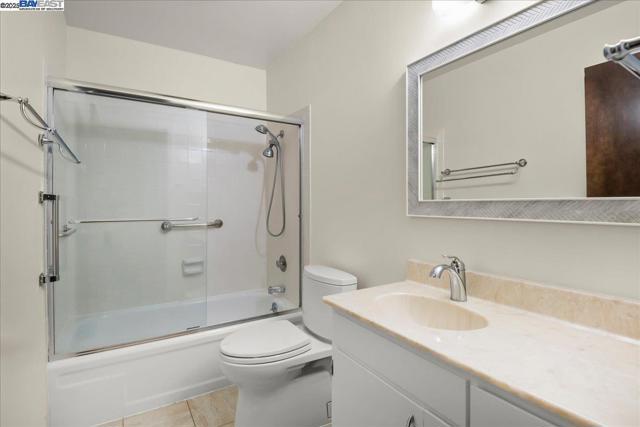 2133 Santa Clara Ave, Alameda CA: https://media.crmls.org/mediaz/8a315f61-8d0c-4788-a7d3-65d442358cbf.jpg