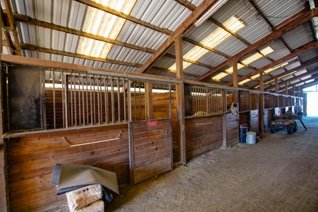 6200 Frye Lane, Hollister CA: https://media.crmls.org/mediaz/8a31e764-8d8c-46c3-90e3-8b8d28996d90.jpg