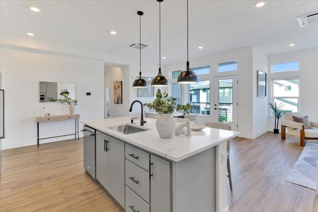 210 Waters Park Circle, San Mateo CA: https://media.crmls.org/mediaz/8a320902-6dcc-4860-ba4a-4cc3c39cd78a.jpg