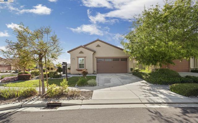 2961 Clear Point Way, Manteca CA: https://media.crmls.org/mediaz/8a32c8c4-873b-4897-ae80-a01f2eaf640d.jpg