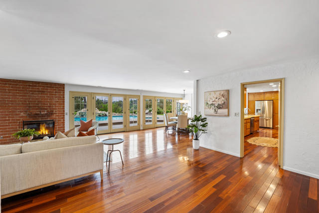 5324 Felice Place, Woodland Hills CA: https://media.crmls.org/mediaz/8a32eeed-5857-41c9-b242-126ea822b428.jpg
