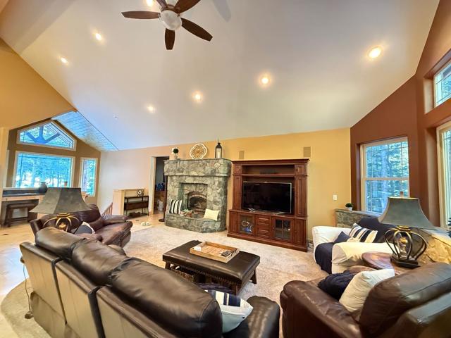 Image 4 of 26 For 1528 Chippewa Street