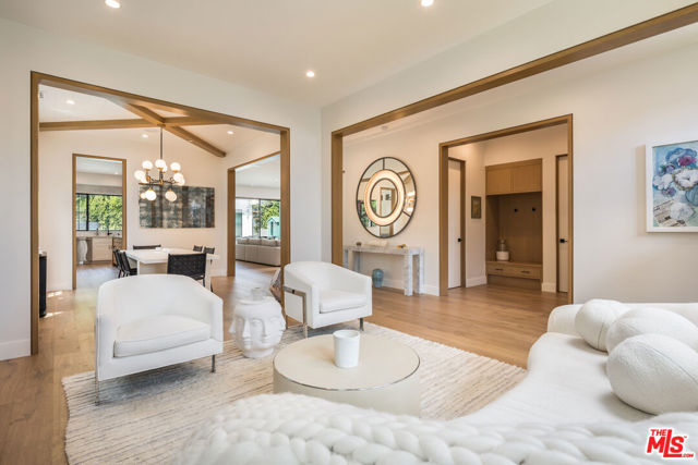 4253 Costello Avenue, Sherman Oaks CA: https://media.crmls.org/mediaz/8a338f28-ee0f-4eb4-9679-1cf9915e891b.jpg