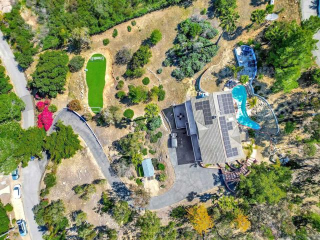 560 Seeforever Dr, San Marcos CA: https://media.crmls.org/mediaz/8a339222-d685-414b-90aa-7b913839a7f4.jpg