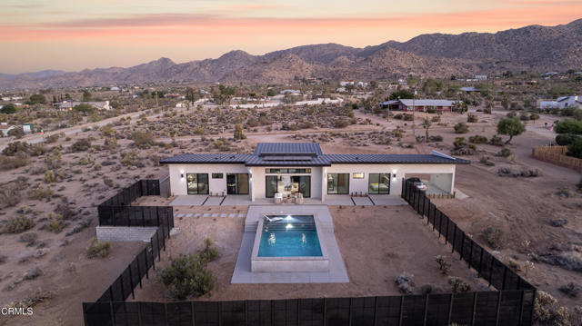 61464 Melton Trail, Joshua Tree CA: https://media.crmls.org/mediaz/8a343b7c-2a49-437a-8233-1b1102bc1334.jpg