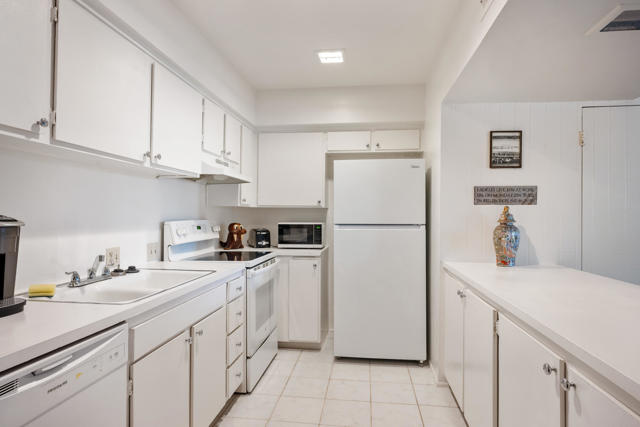 2504 N Whitewater Club Drive, Palm Springs CA: https://media.crmls.org/mediaz/8a344f2d-c5b0-4a08-8c80-5b7598370789.jpg