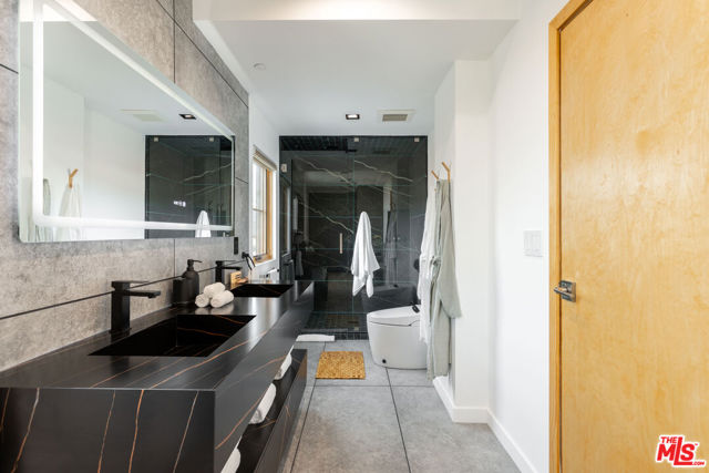 547 N Sweetzer Avenue, West Hollywood CA: https://media.crmls.org/mediaz/8a34593e-33a7-4685-b1a6-df888559c859.jpg