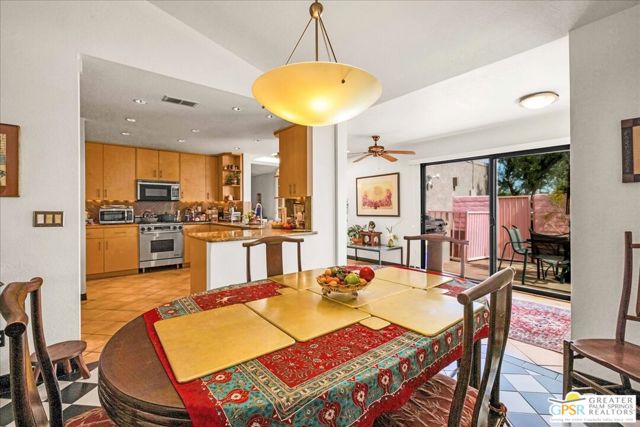 2861 Sundance Circle, Palm Springs CA: https://media.crmls.org/mediaz/8a34a565-d596-4093-a300-53de08288b0b.jpg