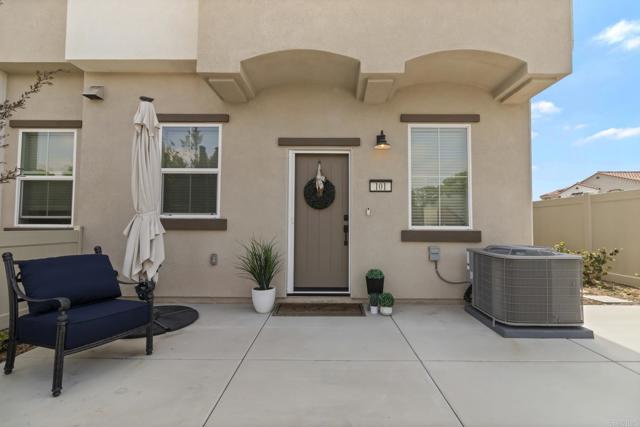 Detail Gallery Image 2 of 41 For 143 Avenida Chapala #101,  San Marcos,  CA 92069 - 4 Beds | 2/1 Baths