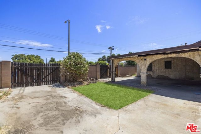 21001 Gault Street, Canoga Park CA: https://media.crmls.org/mediaz/8a3550f8-0b73-49c3-8d6f-78de624e7b09.jpg