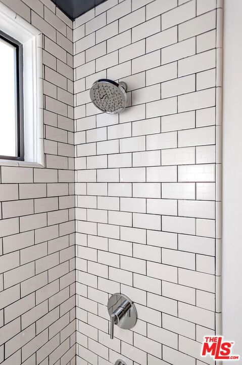 https://media.crmls.org/mediaz/8a3554c7-3ade-46ab-a077-b19f9141bba8.jpg?preset=X-Large