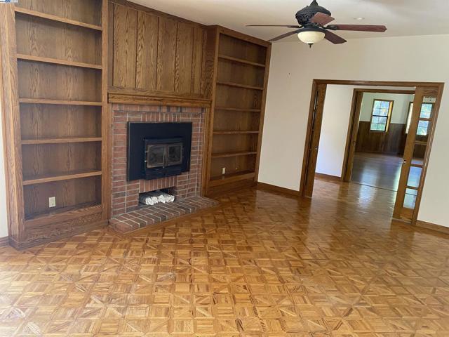 11 Foothill Lane, Pleasanton CA: https://media.crmls.org/mediaz/8a362ef4-87c4-46a2-b1f6-9b71a72d4910.jpg