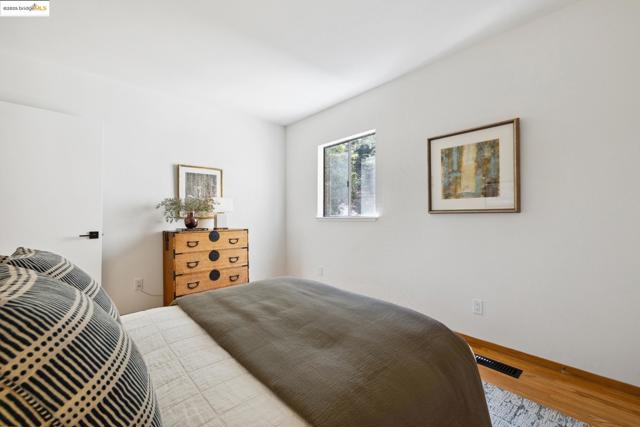 935 Hillside Ave, Albany CA: https://media.crmls.org/mediaz/8a366bce-b45a-4424-9689-adb11fd41d8e.jpg