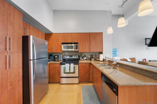 120 Island, San Diego CA: https://media.crmls.org/mediaz/8a367b96-830b-4a88-9fa9-263d6f7a6ae0.jpg