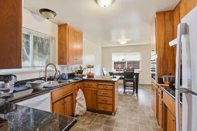 503 W Fox Court, Redwood City CA: https://media.crmls.org/mediaz/8a36f597-0293-4bd9-b071-fca50cf8a388.jpg