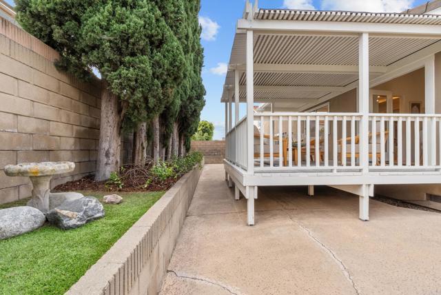 14592 Oak Avenue, Irvine CA: https://media.crmls.org/mediaz/8a37e6ac-3a8f-48e2-b329-8659752b4739.jpg