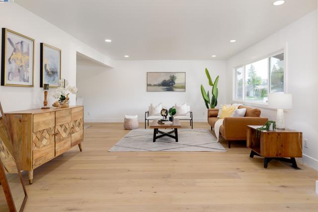1984 Brooktree Way, Pleasanton CA: https://media.crmls.org/mediaz/8a389729-0e19-4b08-9097-08481bc78d1d.jpg